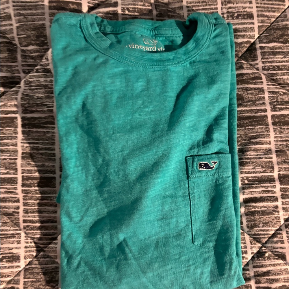 Vinyard vines t shirt